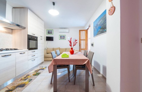 San Giovanni Suergiu Apartment | Apartment 'Nonna Tere' with Private Garden and Air Conditioning