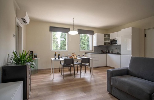Gargagnago di Valpolicella Apartment | Apartment 'Akasha' with Shared Terrace, Wi-Fi and Air Conditioning