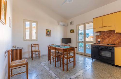 Casuzze Apartment | Apartment 'Vista Mare' with Sea View, Wi-Fi and Air Conditioning