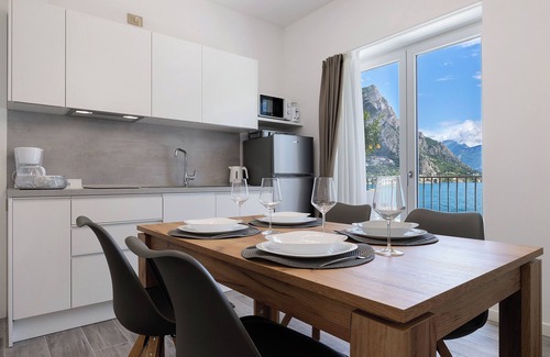 Limone sul Garda Apartment | Apartment 'Jacky's 1' with Lake View, Wi-Fi and Air Conditioning