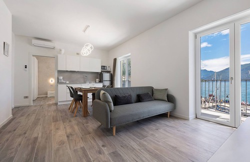 Limone sul Garda Apartment | Apartment 'Jacky's 1' with Lake View, Wi-Fi and Air Conditioning