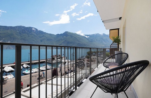 Limone sul Garda Apartment | Apartment 'Jacky's 1' with Lake View, Wi-Fi and Air Conditioning
