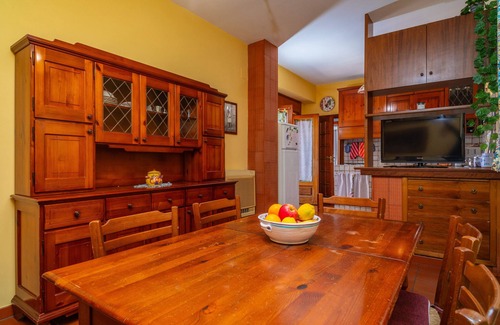 Scillichenti Apartment | Apartment 'Jana Holidays' with Mountain View, Wi-Fi and Air Conditioning