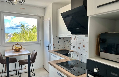Lorient Apartment | Apartment 'Jolie Vue - T2 Lorient Centre' with Balcony and Wi-Fi - by Breizh key
