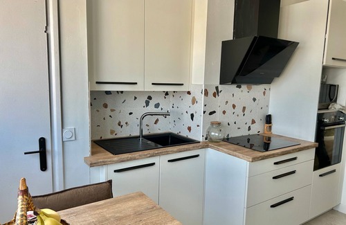 Lorient Apartment | Apartment 'Jolie Vue - T2 Lorient Centre' with Balcony and Wi-Fi - by Breizh key