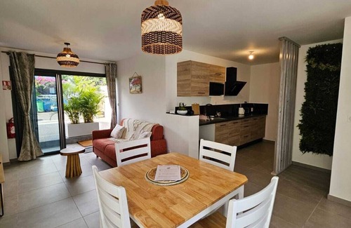 Saint-Pierre De La Reunion Apartment | Apartment Joly brise 3 in Terre Sainte near small beach/CHU