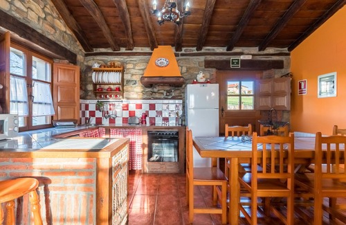 Villacarriedo Apartment | Apartment 'Juntana 2' with Mountain View, Shared Terrace and Wi-Fi