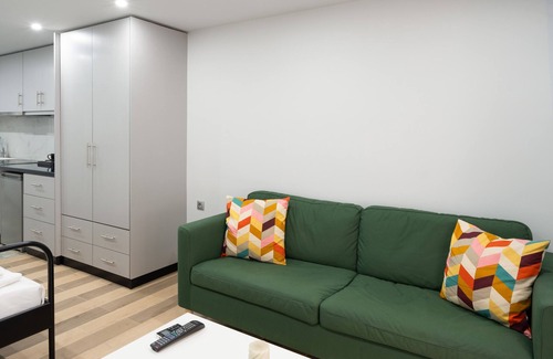 Attiki Apartment | Apartment 'Kazi Home 4' with Shared Terrace and Air Conditioning