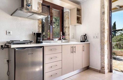 Kavallos Apartment | Apartment "Key" with Private Garden, Terrace & Wi-Fi