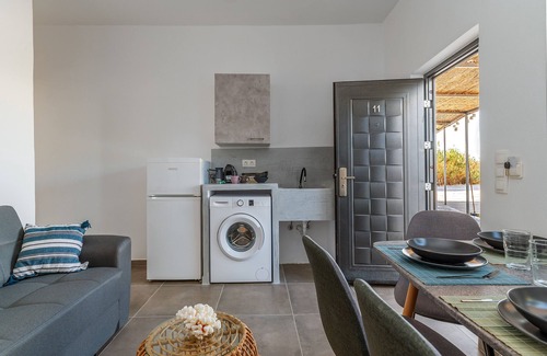 Tinos Town Apartment | Apartment 'Kleris 11 Tinos' with Mountain View, Wi-Fi and Air Conditioning