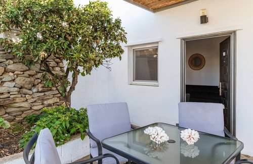 Tinos Town Apartment | Apartment 'Kleris 11 Tinos' with Mountain View, Wi-Fi and Air Conditioning