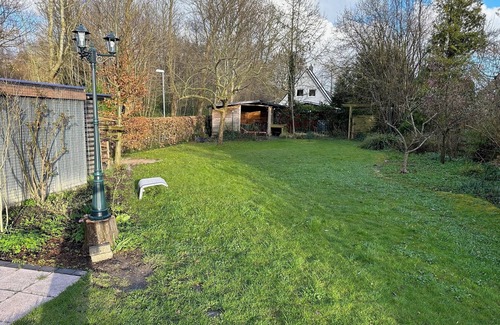 Brunsbuttel Apartment | Apartment 'Koje' with Private Terrace, Shared Garden and Wi-Fi