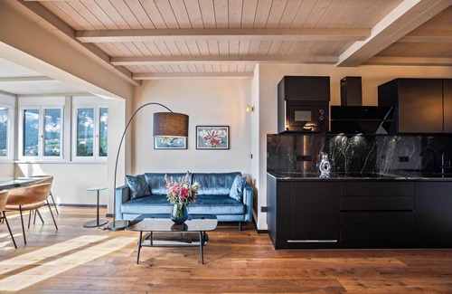Kurtatsch an der Weinstraße Apartment | Apartment 'Kraidlhof - Designapartment Isabel' with Mountain View, Shared Pool & Wi-Fi