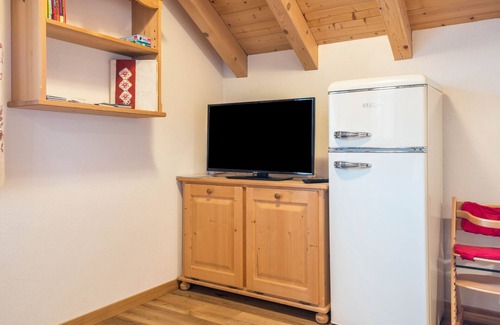 Casola Apartment | Apartment 'Kranebitterhof Alpenrose' with Mountain View, Shared Garden and Wi-Fi