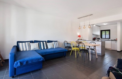 Alpouvar Apartment | Apartment 'Kyara' with Shared Pool, Wi-Fi and Air Conditioning