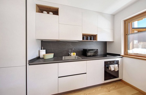 Borca di Cadore Apartment | Apartment 'La Casa Di Hilde' with Mountain View, Private Terrace and Wi-Fi