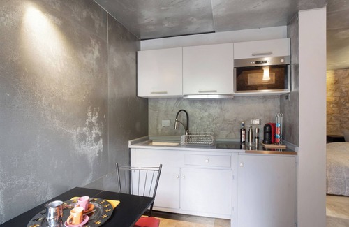 Imperia Apartment | Apartment 'La Cantina' with Sea View, Shared Garden and Wi-Fi