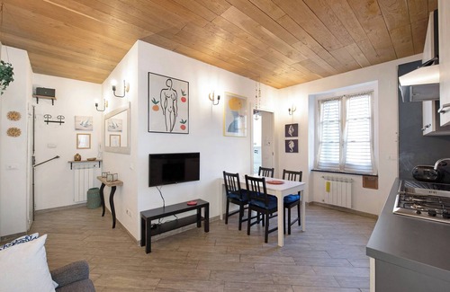 San Fruttuoso Apartment | Apartment "La Casa del Sole nel Borgo" with Balcony & Wi-Fi