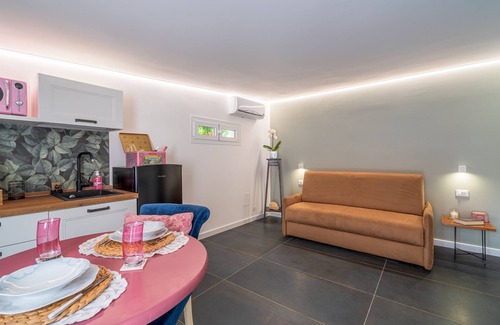Avola Apartment | Apartment 'La Casa di Susy' with Private Terrace, Wi-Fi and Air Conditioning