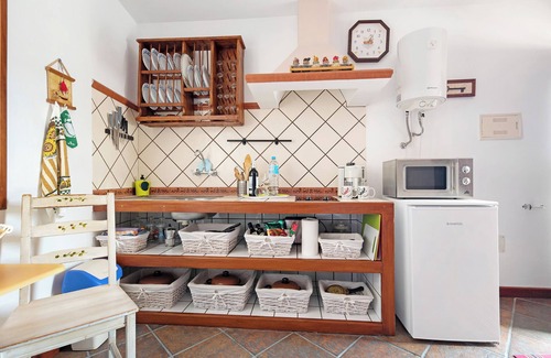 Los Silos Apartment | Apartment La Casita Canaria with Sea & Mountain View, Terrace & BBQ