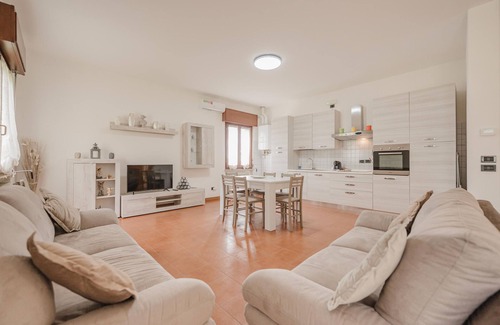 Rivoli Veronese Apartment | Apartment 'La Fenice' with Mountain View, Wi-Fi and Air Conditioning