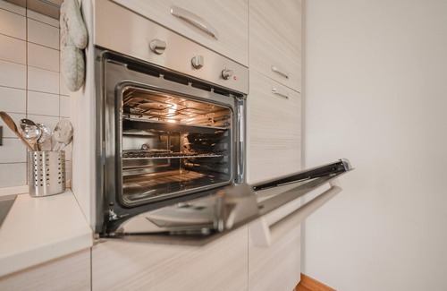 Rivoli Veronese Apartment | Apartment 'La Fenice' with Mountain View, Wi-Fi and Air Conditioning
