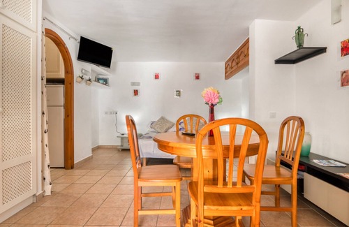 Paichi Apartment | Apartment 'La Finca' with Sea View, Wi-Fi and Air Conditioning