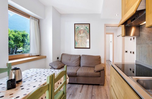 Santa Lucia Apartment | Apartment "La Casa di Armando Ermellini" with Mountain View, Garden & Wi-Fi
