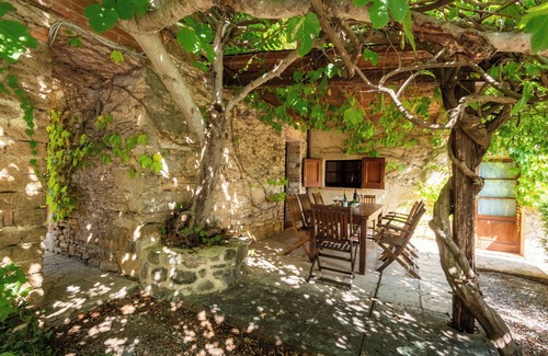 Serre di Rapolano Apartment | Apartment 'La Lollaia' with Shared Pool, Shared Terrace and Wi-Fi