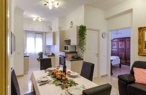 Rione XIV Borgo Apartment | Apartment “La Primavera holidayhouse” center Rome 100 m from Vatican Free Wifi