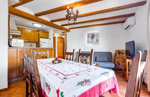 Orba Apartment | Apartment 'La Solana' with Mountain View, Wi-Fi and Air Conditioning