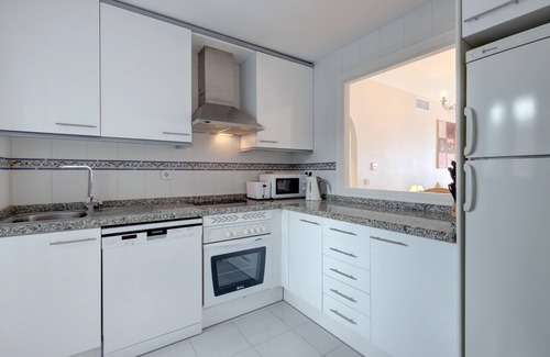 Castillo de Sabinillas Apartment | Apartment 'La Terraza del Mar' with Sea View, Wi-Fi and Air Conditioning
