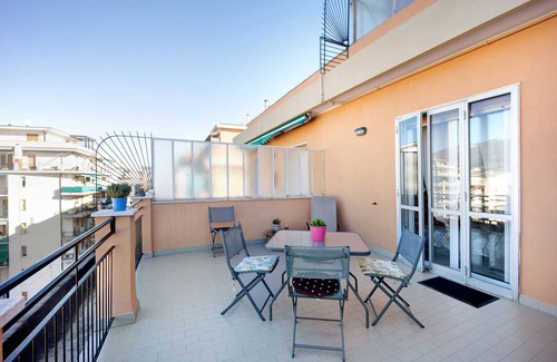 Loano Apartment | Apartment 'La terrazza di Loredana' by the Beach with A/C and Garden