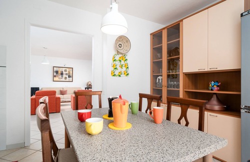 Sas Linnas Siccas Apartment | Apartment 'La Vela Arancione' with Shared Pool, Wi-Fi and Air Conditioning