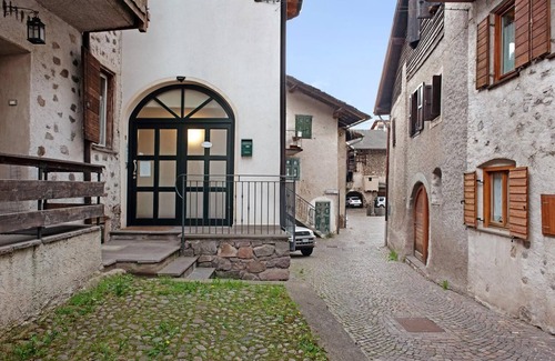 Baselga di Pine Apartment | Apartment 'Lago delle Rane' with Mountain View, Balcony & Wi-Fi