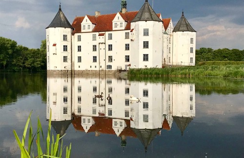 Gluecksburg Apartment | Apartment lake view