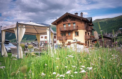 Livigno Apartment | Apartment 'Larice' with Mountain View, Shared Garden and Wi-Fi