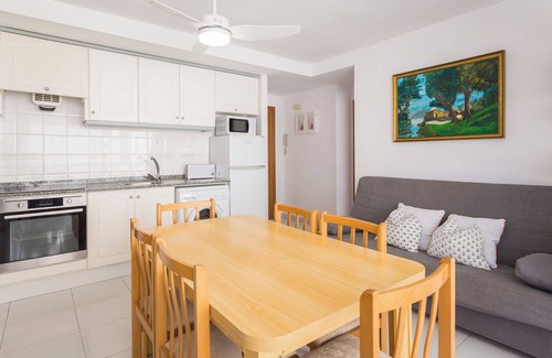 Grau i Platja Apartment | Apartment 'Las Alondras' with Shared Pool, Shared Garden and Wi-Fi