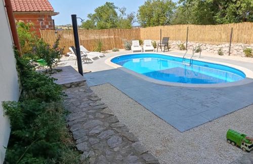 Donje Polje Apartment | Apartment Laura - with PRIVATE swimming pool