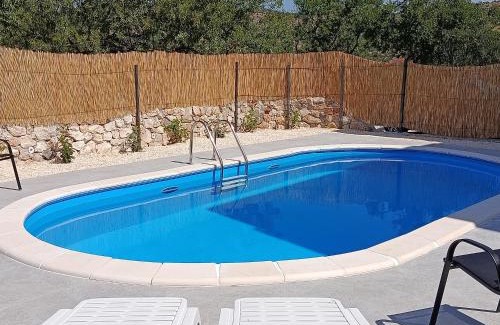 Donje Polje Apartment | Apartment Laura - with PRIVATE swimming pool