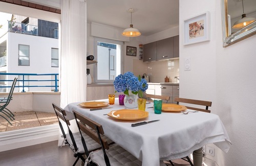 La Trinite-sur-Mer Apartment | Apartment 'Le Petit Galion - Proche Du Port' with Sea View, Balcony and Wi-Fi