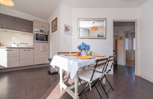 La Trinite-sur-Mer Apartment | Apartment 'Le Petit Galion - Proche Du Port' with Sea View, Balcony and Wi-Fi