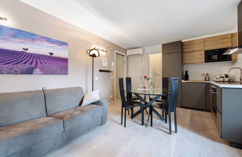 Castro Apartment | Apartment 'Le Lavande' with Wi-Fi and Air Conditioning