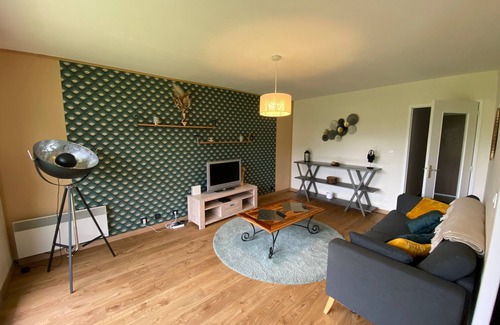 Honfleur Apartment | Apartment 'Le Lodge D Angèle' with Balcony and Wi-Fi