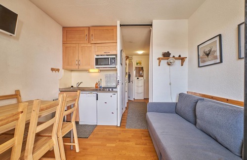 Eclose-Est Apartment | Apartment 'Le Val D'Huez' with Mountain View and Balcony