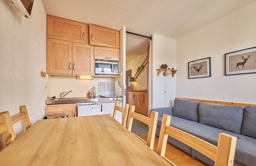 Eclose-Est Apartment | Apartment 'Le Val D'Huez' with Mountain View and Balcony