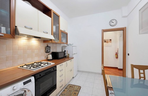 Sestri Ponente Apartment | Apartment 'Leo Genova Aeroporto' with Wi-Fi