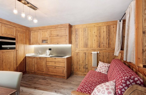 Degioz Apartment | Apartment 'Les Cles - Achillea' with Mountain View and Balcony