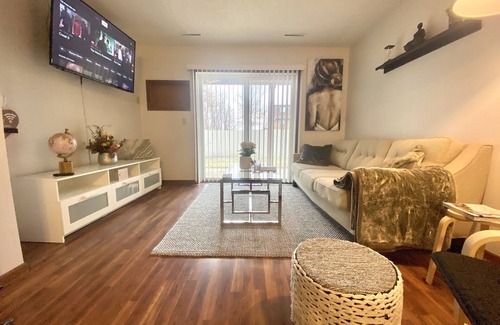 Coralville Apartment | Apartment Less Than 2 Miles From Kinnick