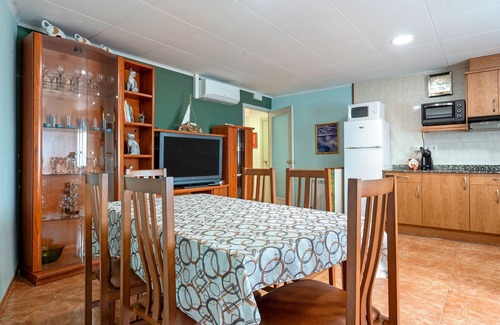 Villalba dels Arcs Apartment | Apartment 'Lo Perxe' with Mountain Views, Wi-Fi and Air Conditioning